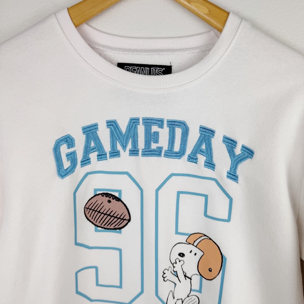 Peanuts Snoopy Gameday 96 Football White Pullover Sweatshirt Size Medium - Picture 3 of 8